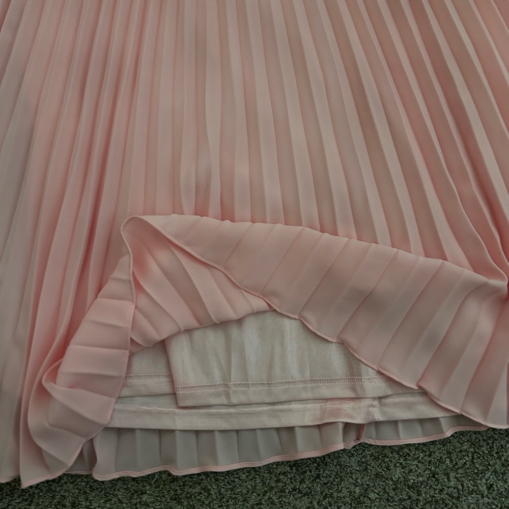 Light Pink Pleated Midi Skirt - Elegant Flowy Silhouette - Picture 4 of 4
